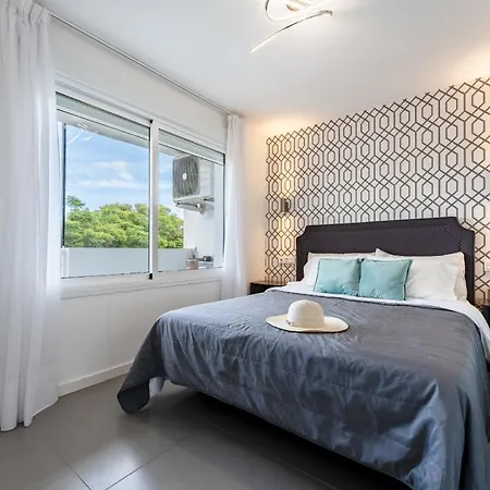 Bonanza Deluxe - Easy Walk To Beach, Marina And Shops Apartment *